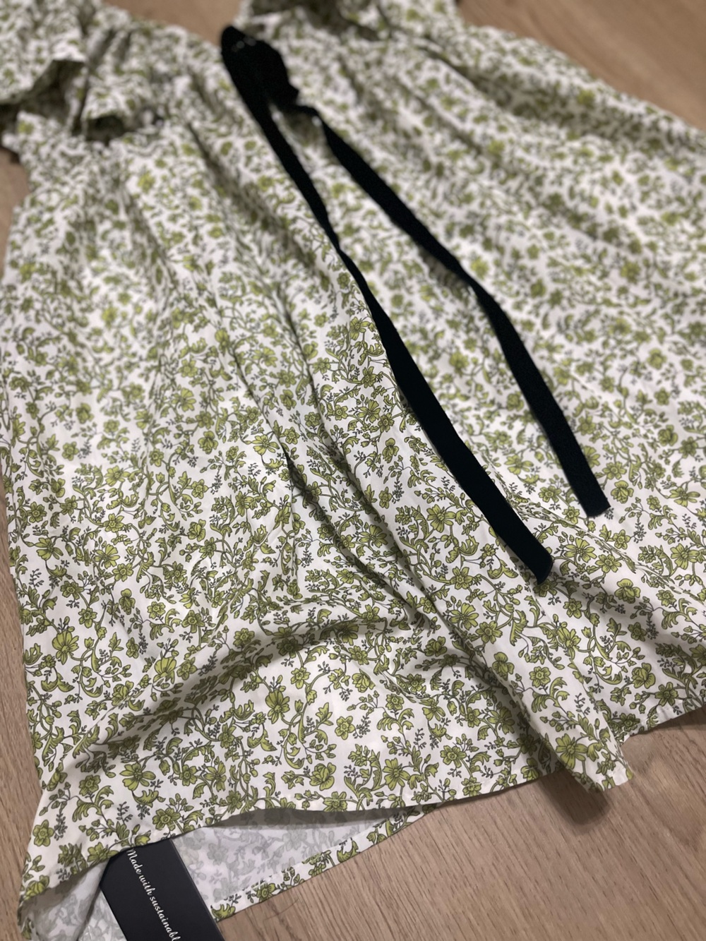 NWT Green Floral V-Neck Mini Dress with Black Tie (S) - Picture 4 of 6